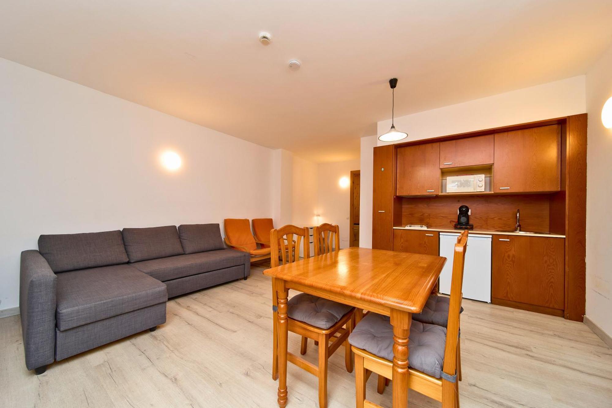 Apartment Con Parking Y Escritorio I En Incles I Andbnb Canillo