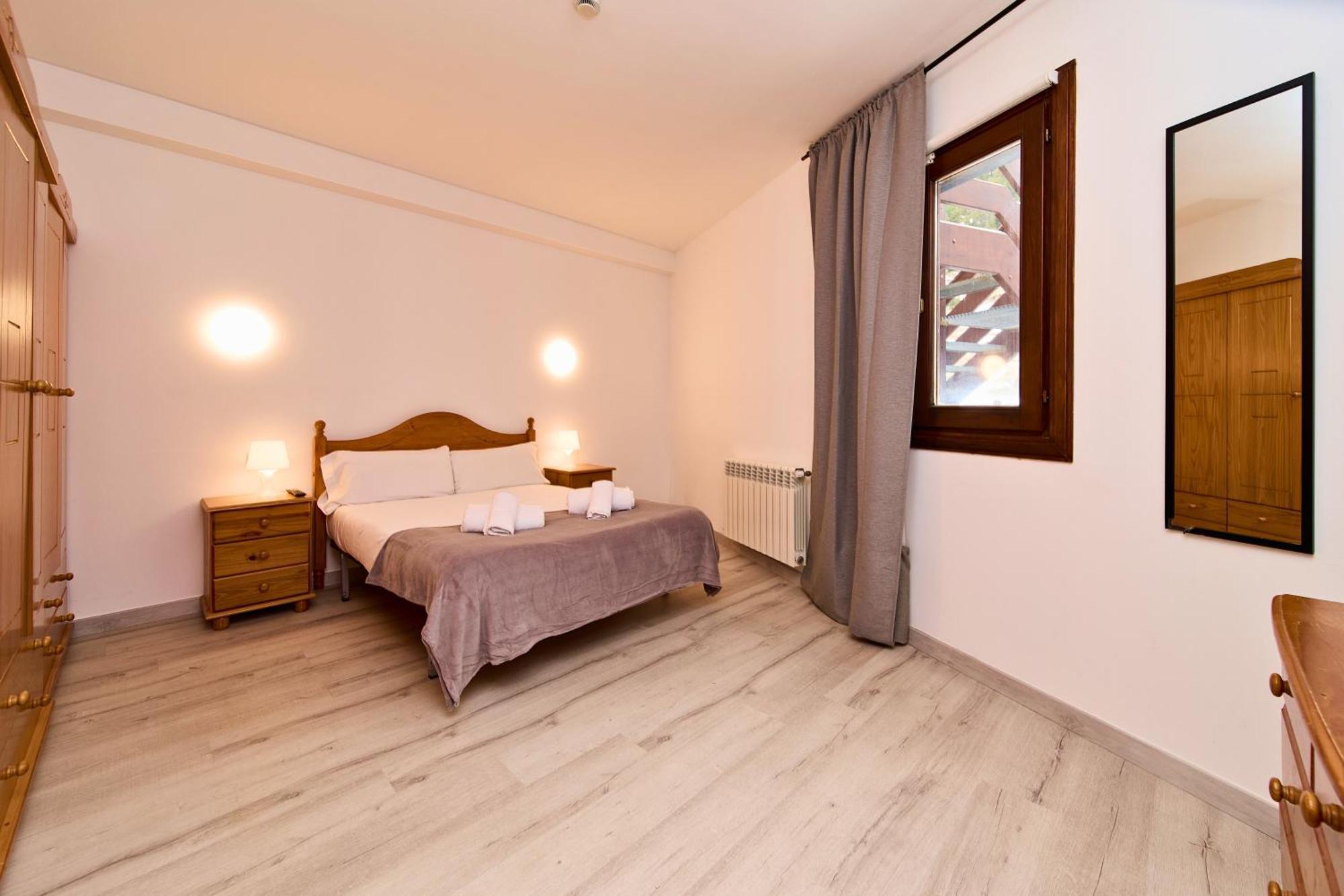 Apartment Con Parking Y Escritorio I En Incles I Andbnb *