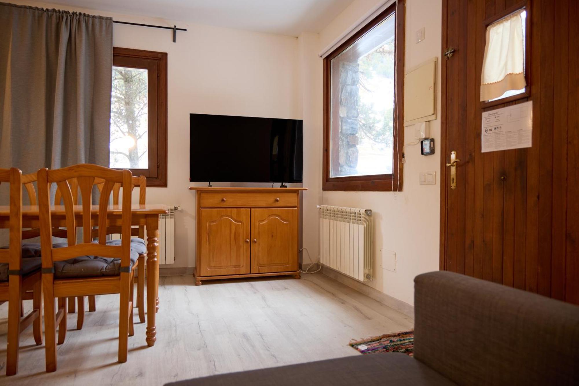 Apartment Con Parking Y Escritorio I En Incles I Andbnb Canillo