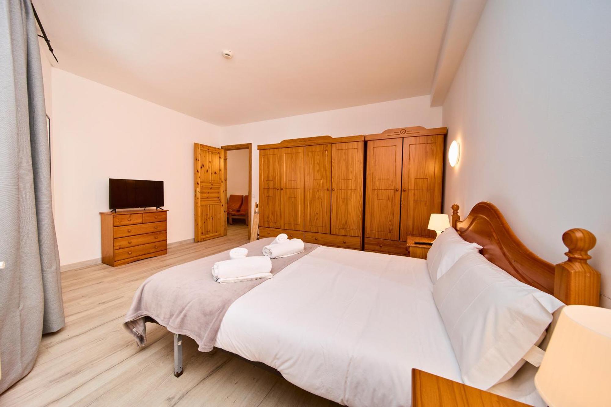 Apartment Con Parking Y Escritorio I En Incles I Andbnb