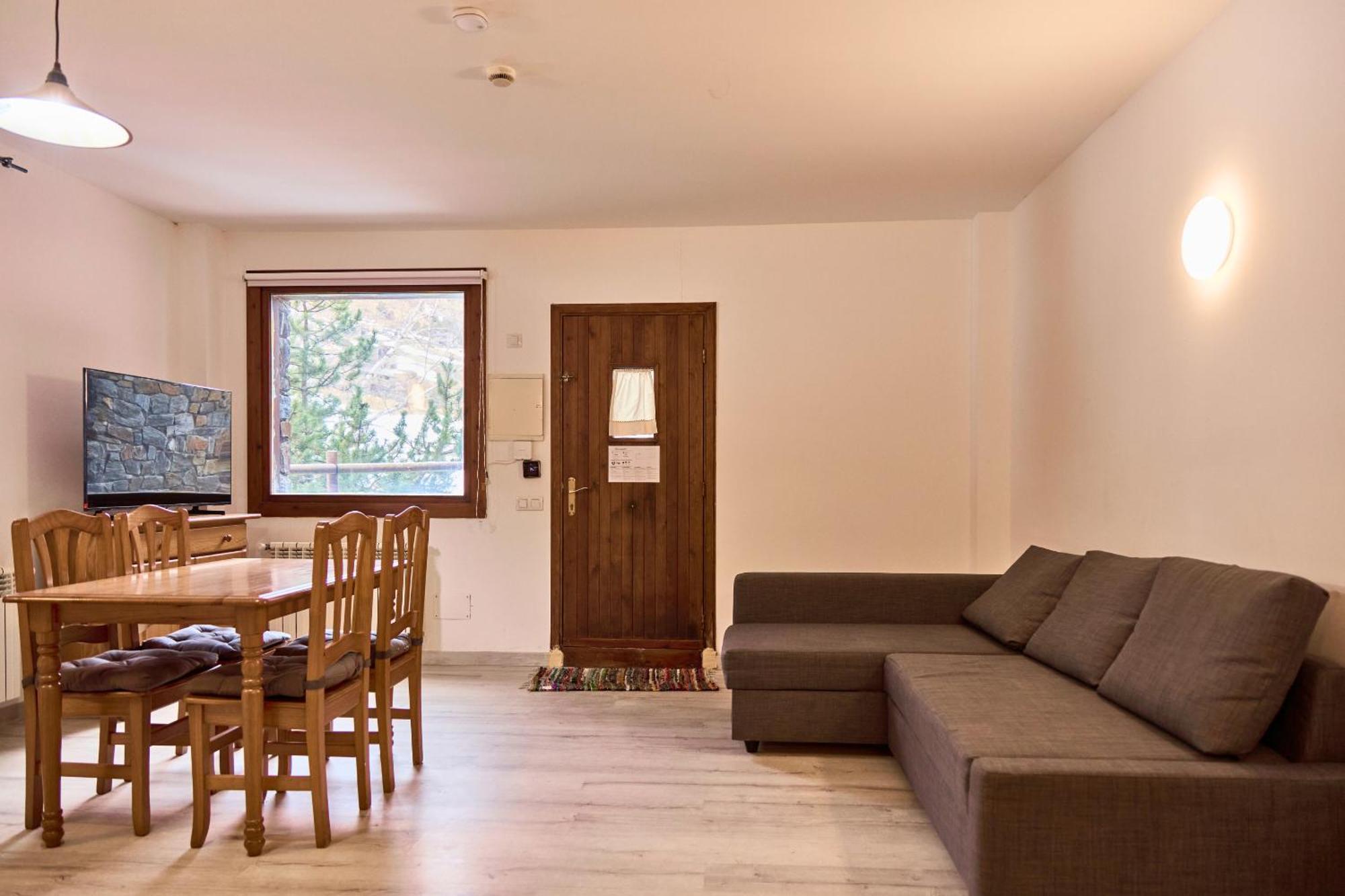 Apartment Con Parking Y Escritorio I En Incles I Andbnb