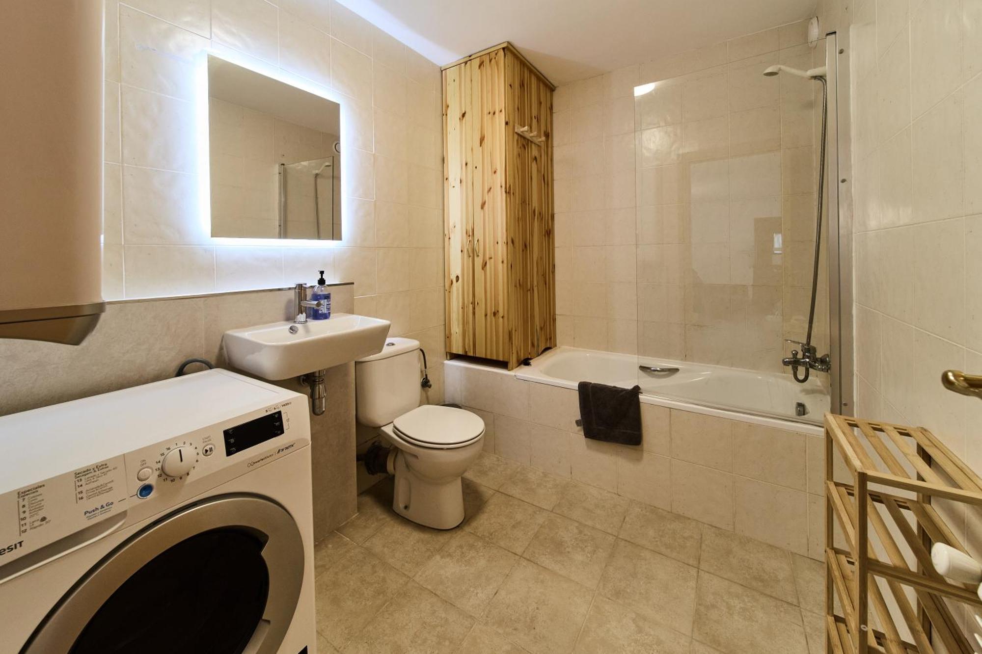 Con Parking Y Escritorio I En Incles I Andbnb Apartment
